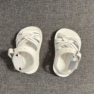 White Sun Sans Strap Wees. Size 0.
